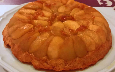 Tarte tatin de navets, au chèvre et au miel.
